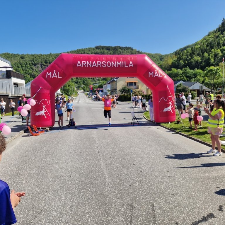 Andri að koma í mark