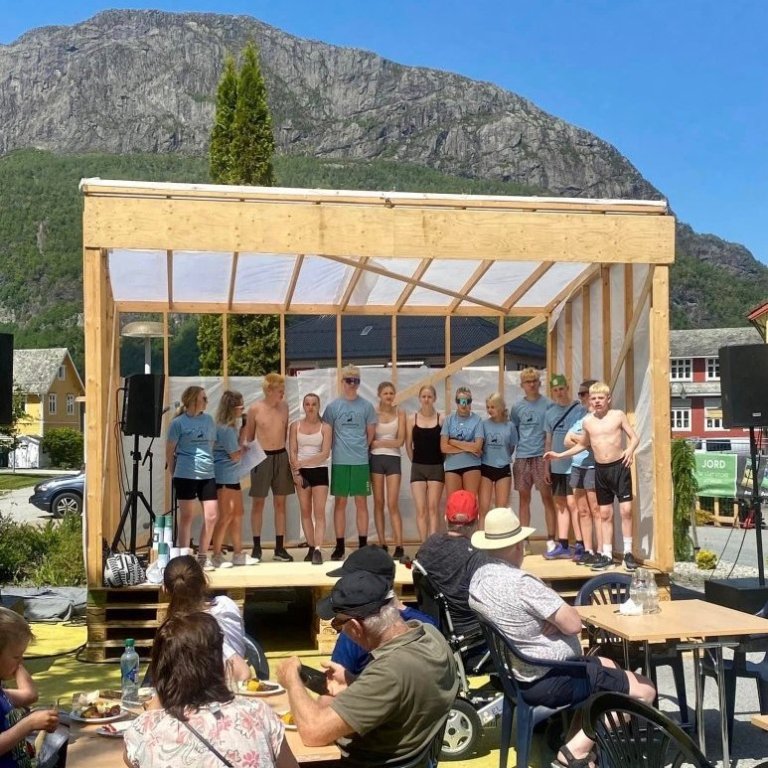 Krakkarnir kynntir fyrir bæjarbúum