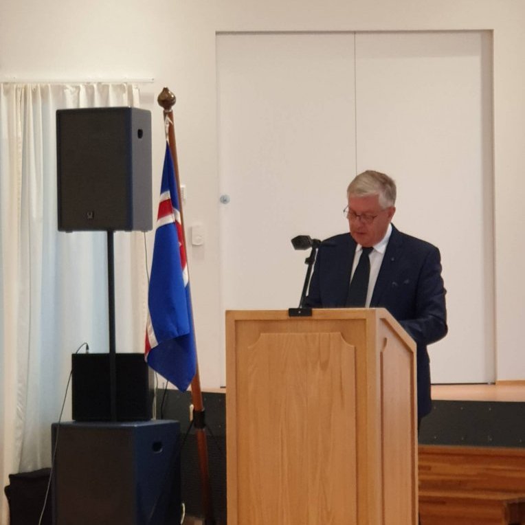 Ásgeir Eiríksson bæjarstjóri stýrði athöfninni
Mynd: Sindri Jens Freysson