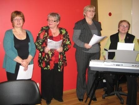 Uppsigling og Dísurnar skemmtu í Álfagerði