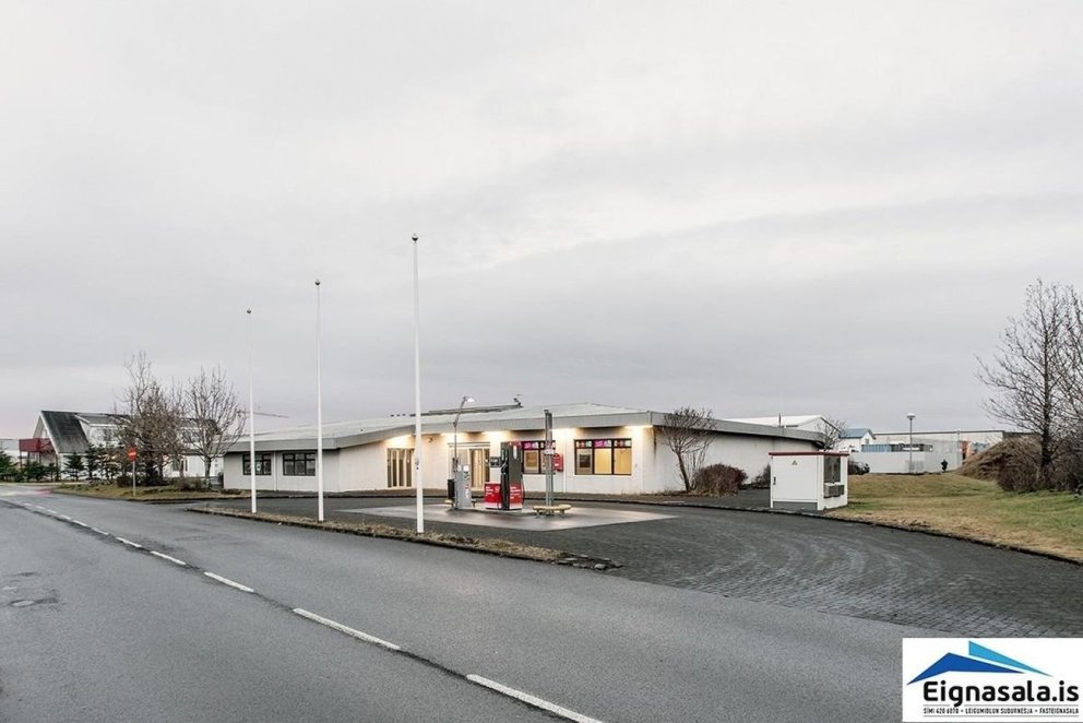 Þjónusturými til leigu að Iðndal 2