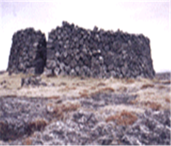 Ganga frá Kálfatjarnarkirkju um Þórustaðastíg