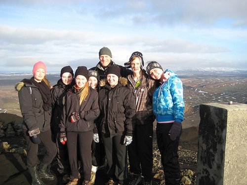 7 vaskir nemendur Stóru-Vogaskóla í fjallgöngu