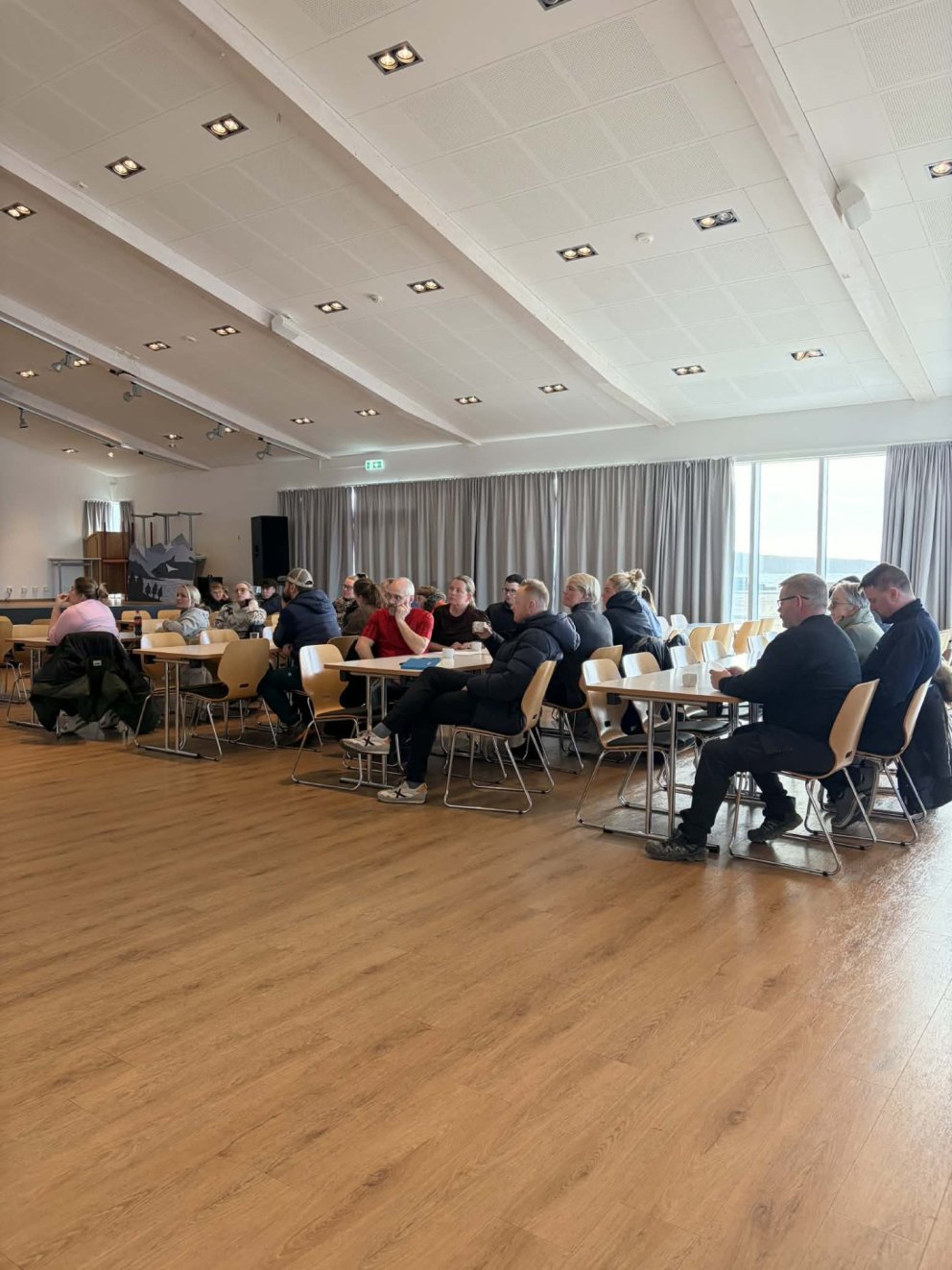 Áhugasamir íbúar.