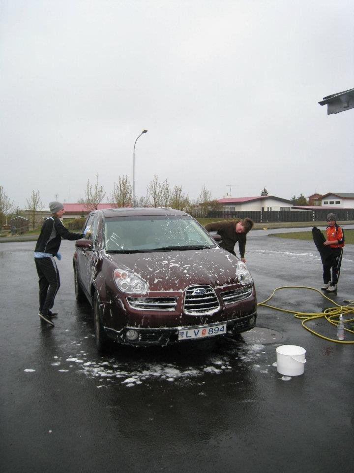 Bílaþvottur og bón....Allir á hreinan bíl ....og styrkja meistaraflokk Þróttar í leiðinni !