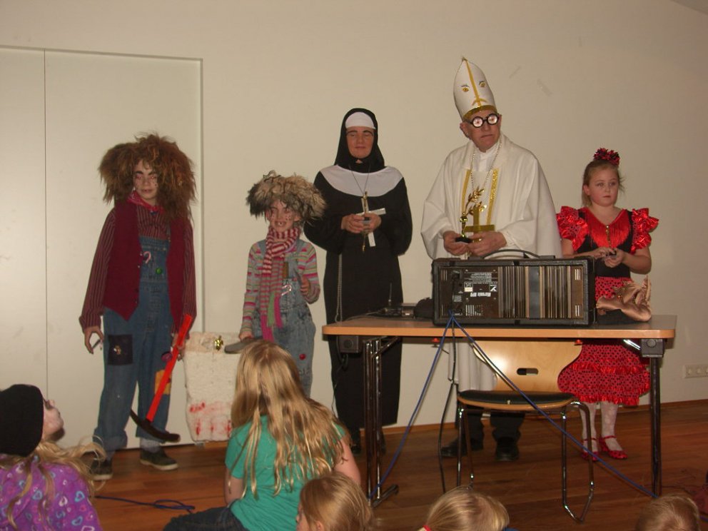 Jólin kvödd með gleði og söng