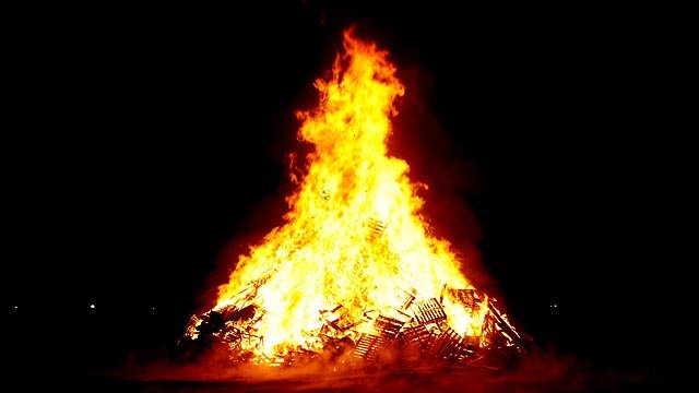 Áramótabrenna og flugeldar