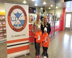 Laugarásbíó gefur Þrótti Vogum sundhettur !