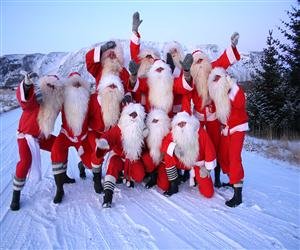 Jólasveinn með pakka til iðkenda Þróttara og annara Vogabúa.