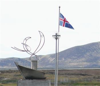 Forseti Íslands afhjúpar verkið Íslands Hrafnistumenn