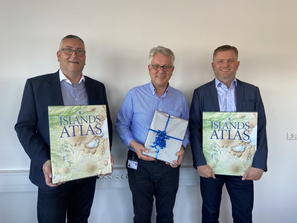 Hundraðasti fundur tveggja bæjarfulltrúa og bæjarstjóra