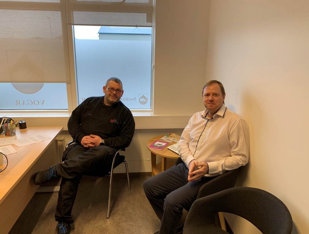 Kristinn Björgvinsson formaður björgunarsveitarinnar Skyggnis og Daníel Arason menningarfulltrúi sve…