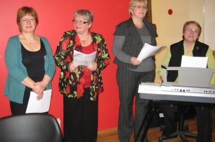 Uppsigling og Dísurnar skemmtu í Álfagerði