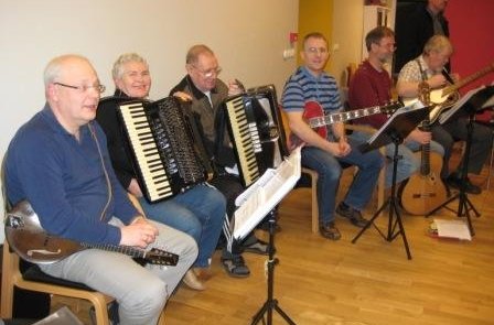 Söngstund í Álfagerði á föstudagskvöldið