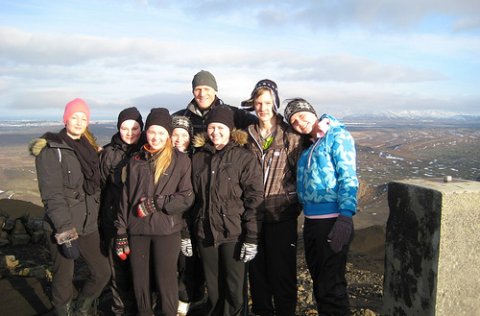 7 vaskir nemendur Stóru-Vogaskóla í fjallgöngu