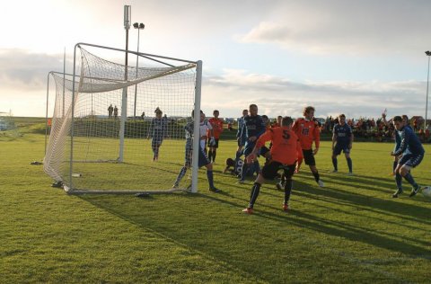 Grátlegt tap á heimavelli.