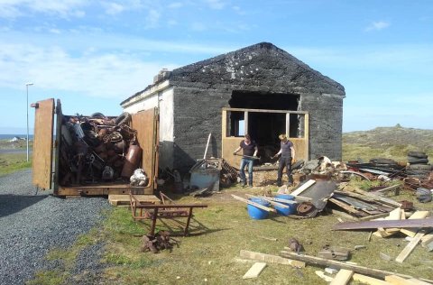 Nóg verk er fyrir höndum eins og sjá má og meira inni