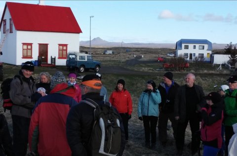 Vel mætt í göngu úr Brunnastaðahverfi í Voga