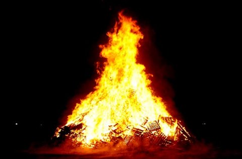 Áramótabrenna og flugeldar