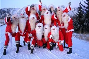 Jólasveinn með pakka til iðkenda Þróttara og annara Vogabúa.