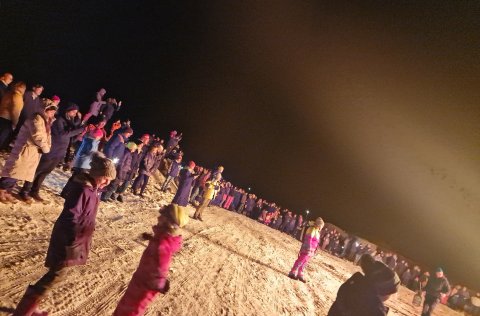 Vel mætt á áramótabrennu