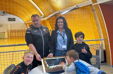 Ljósleiðarinn - fyrstu heimilin tengd í dag, kaka í tilefni dagsins!